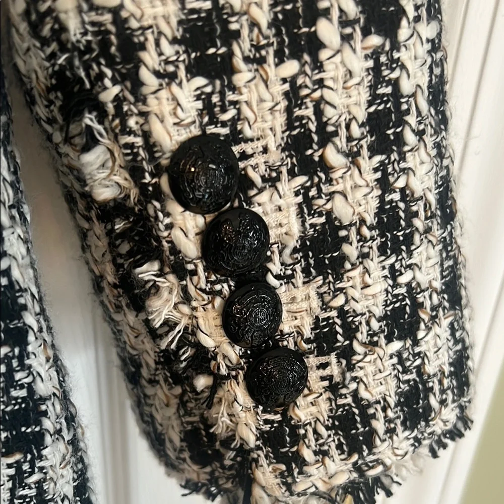 Stylish Black and White Tweed Jacket - Picture 4 of 5